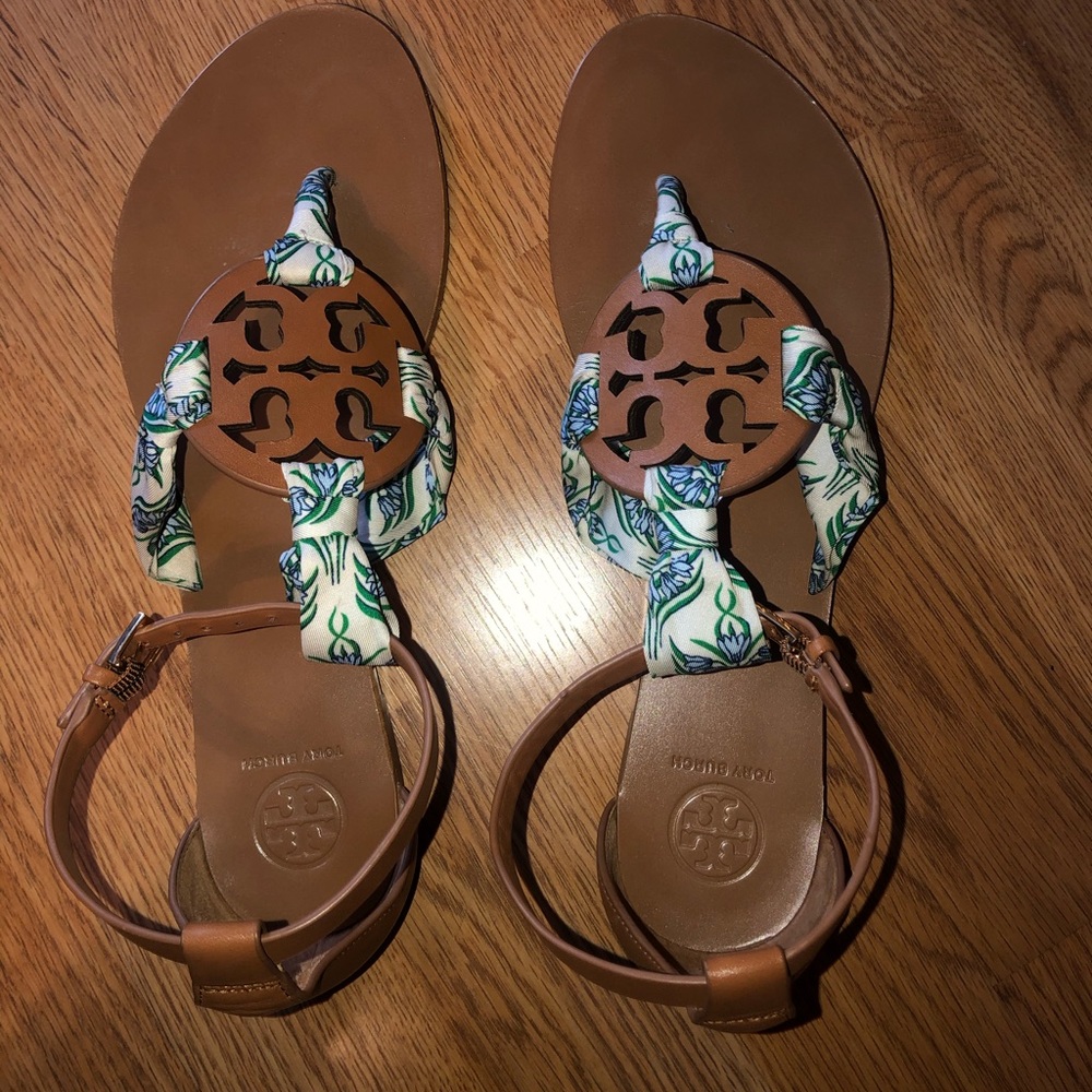 Tory Burch Miller scarf sandal. Size 8.5